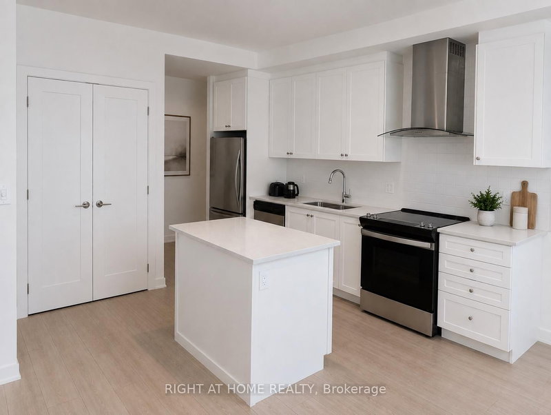 313 - 55 Duke Street W