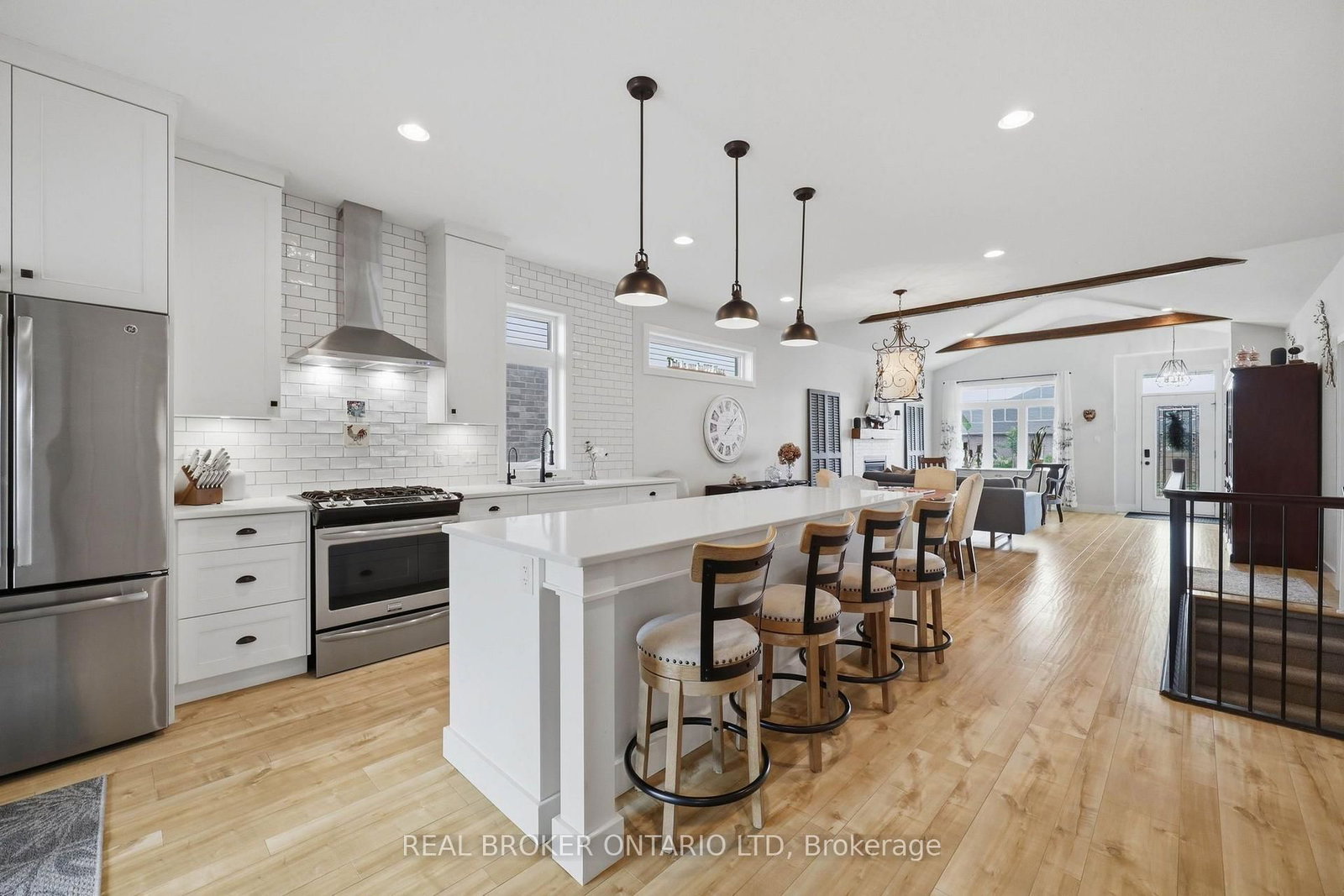 4 Doral Court • St. Thomas, ON photo 3