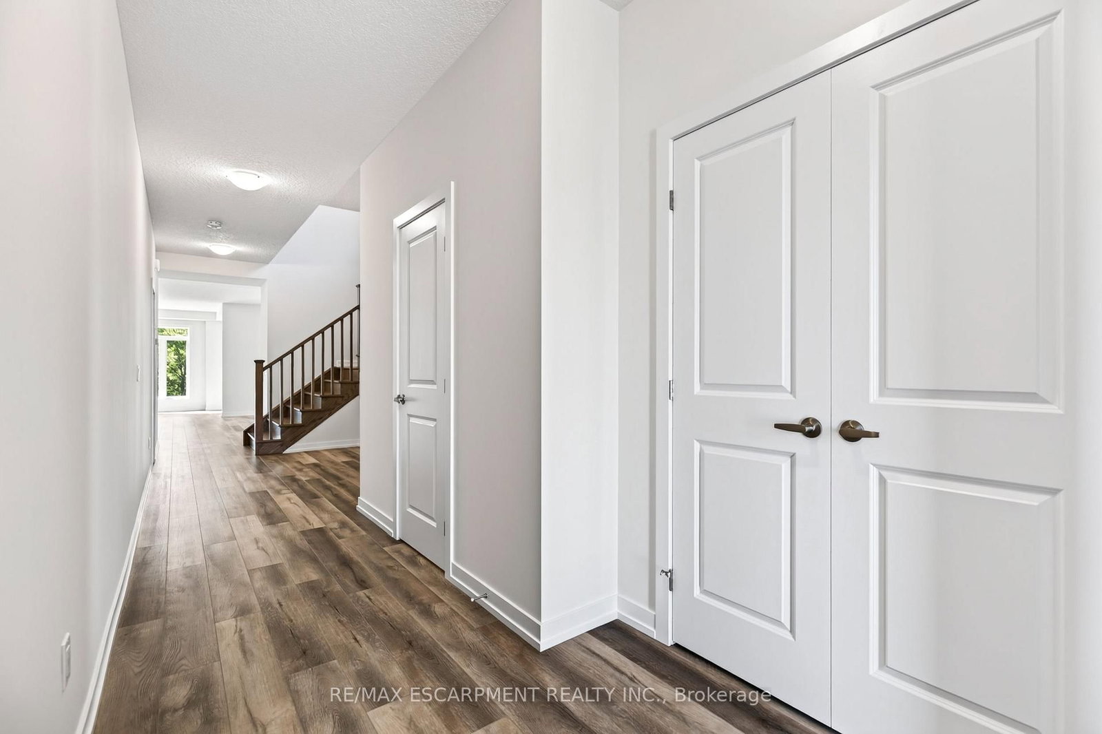 96 Valley Trail Place • Hamilton, ON photo 4