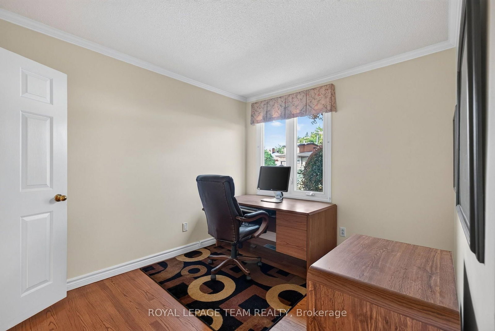 2713 Dupont Street • Ottawa, ON photo 23