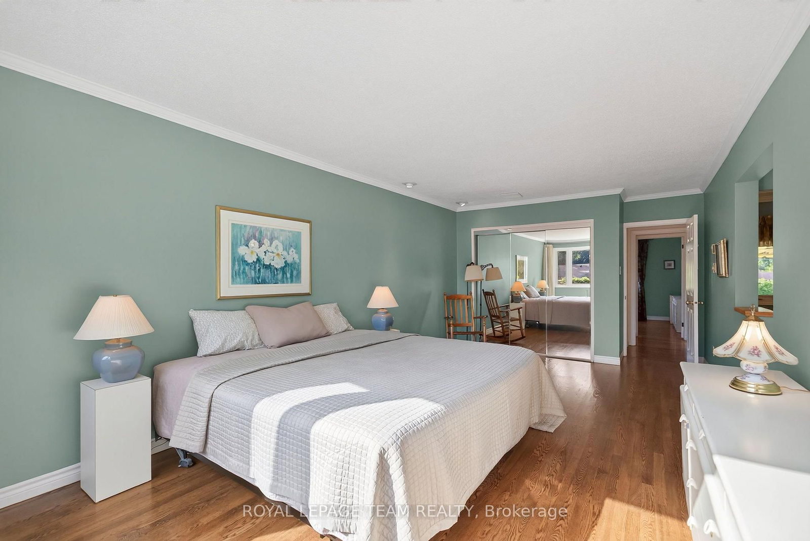 2713 Dupont Street • Ottawa, ON photo 26
