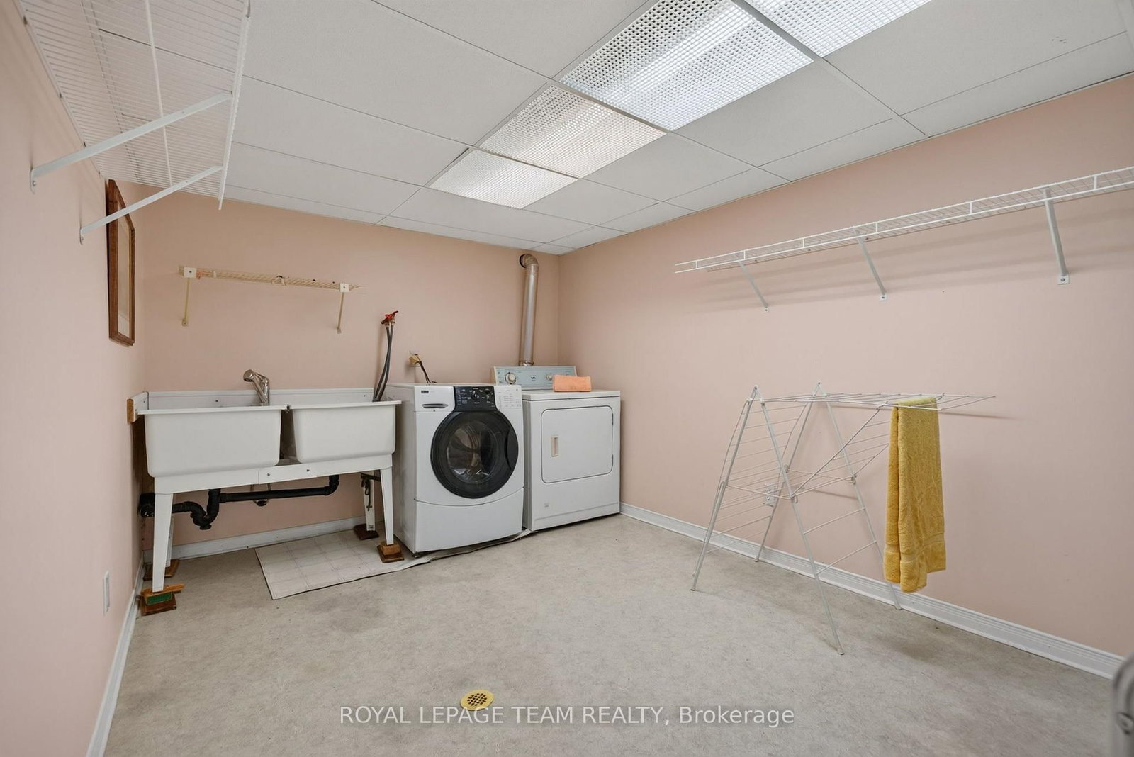 2713 Dupont Street • Ottawa, ON photo 36