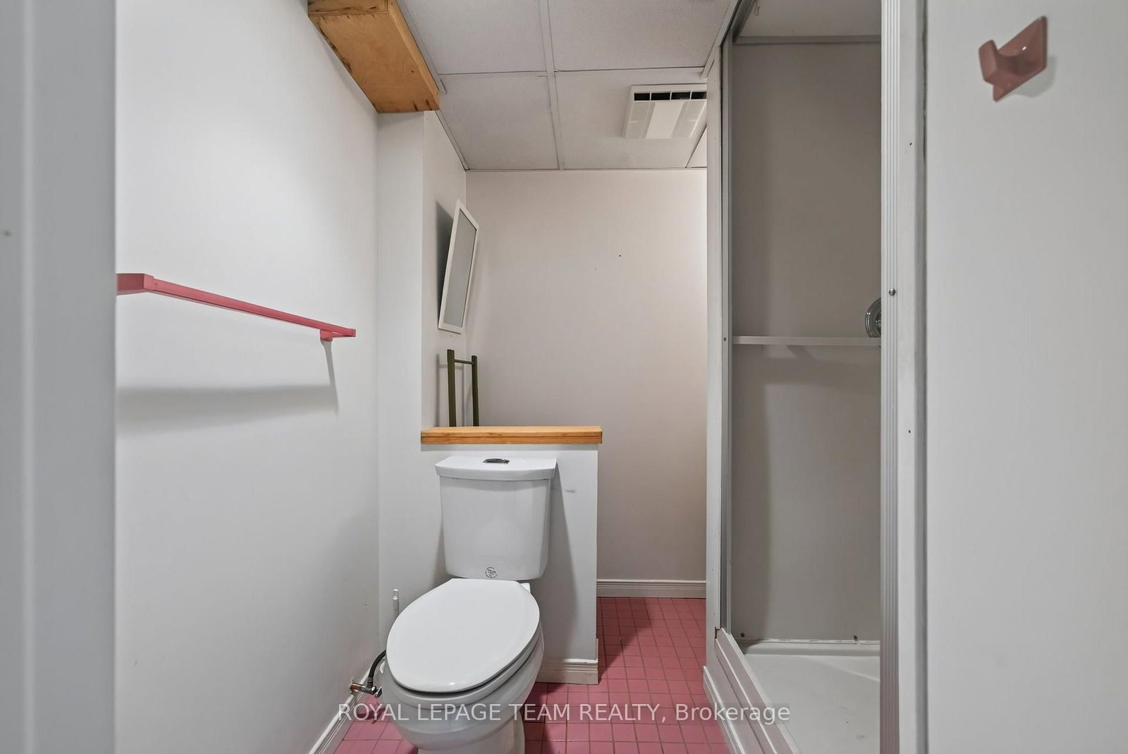 2713 Dupont Street • Ottawa, ON photo 37