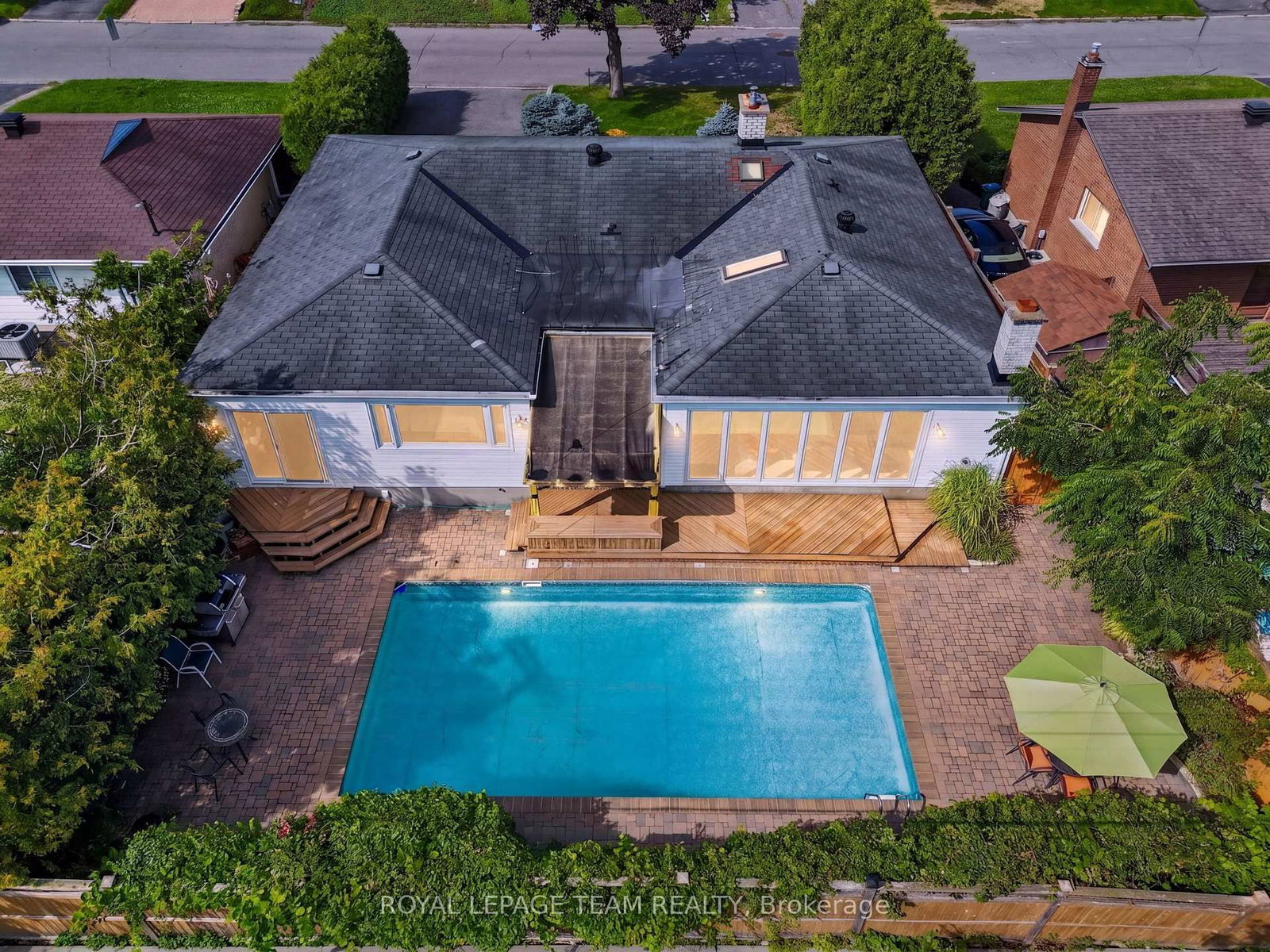 2713 Dupont Street • Ottawa, ON photo 45
