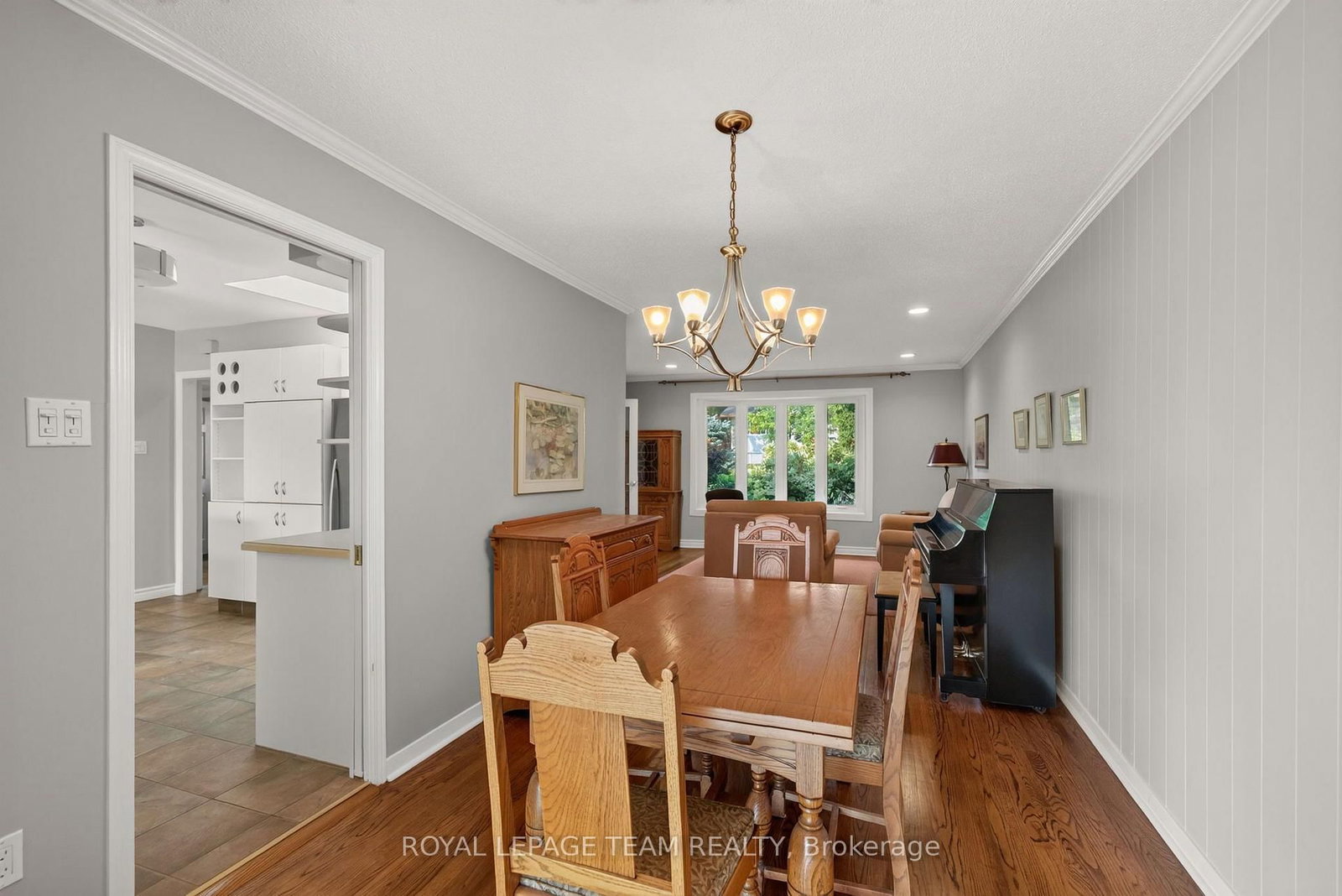 2713 Dupont Street • Ottawa, ON photo 9
