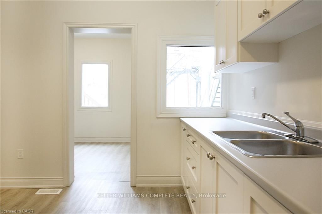 76 Wentworth Street S • Hamilton, ON photo 12