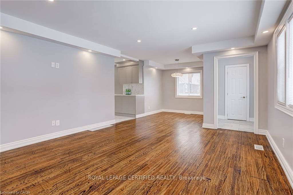 54 Duncombe Drive • Hamilton, ON photo 5