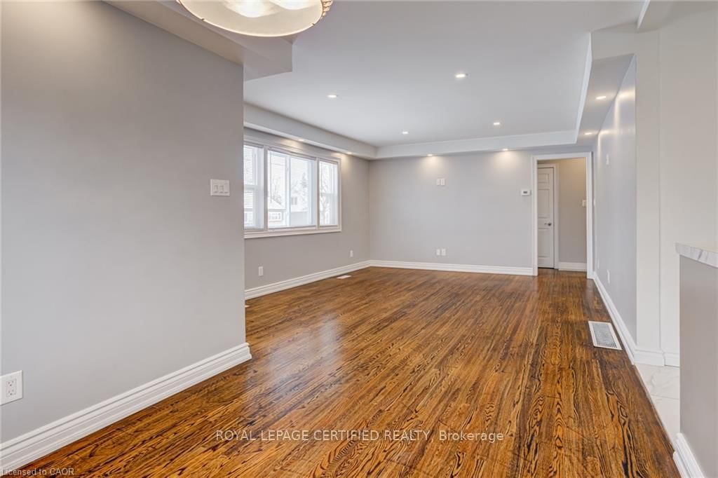 54 Duncombe Drive • Hamilton, ON photo 7