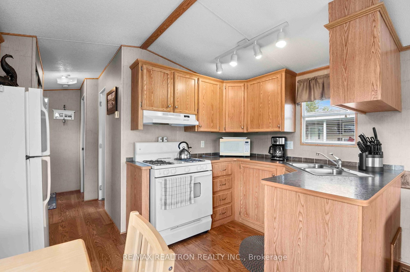 7489 SIDEROAD 5 E • #T102 • Wellington North, ON photo 8