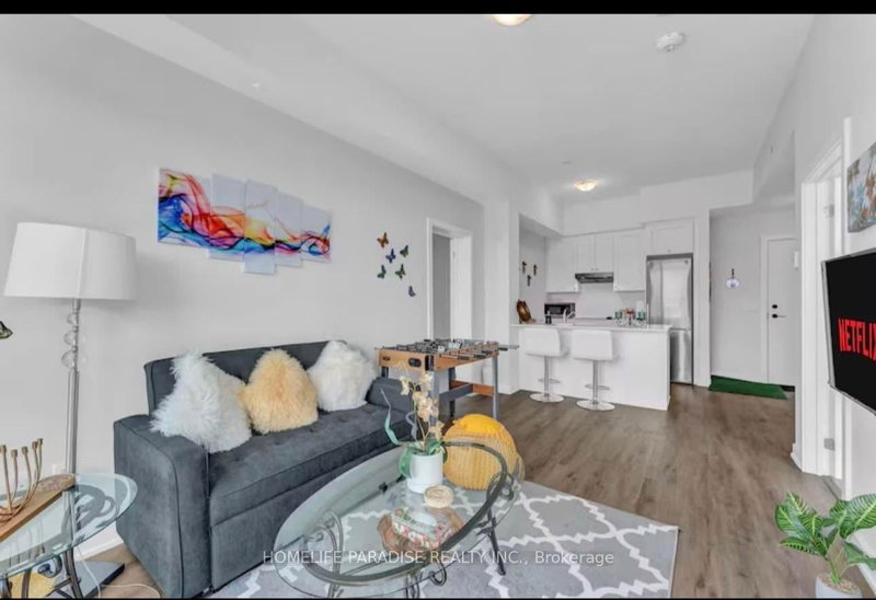 605 - 600 N Service Rd Road N
