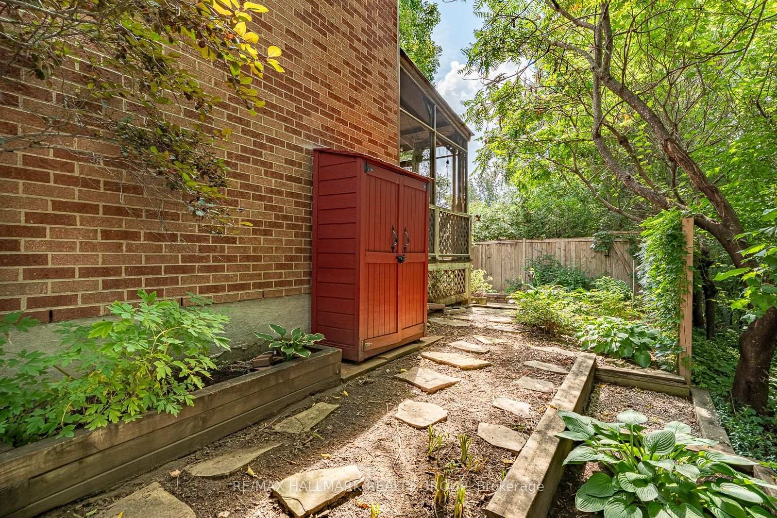 1898 RUSSELL Road • #2 • Ottawa, ON photo 10