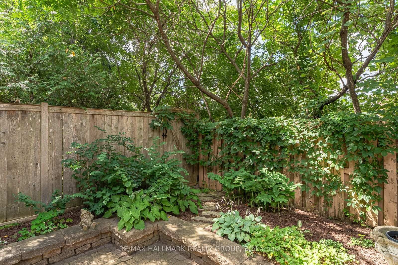 1898 RUSSELL Road • #2 • Ottawa, ON photo 11