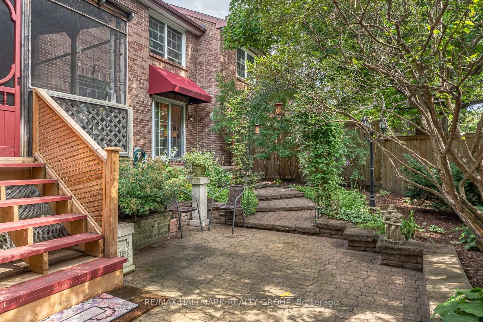1898 RUSSELL Road • #2 • Ottawa, ON photo 12