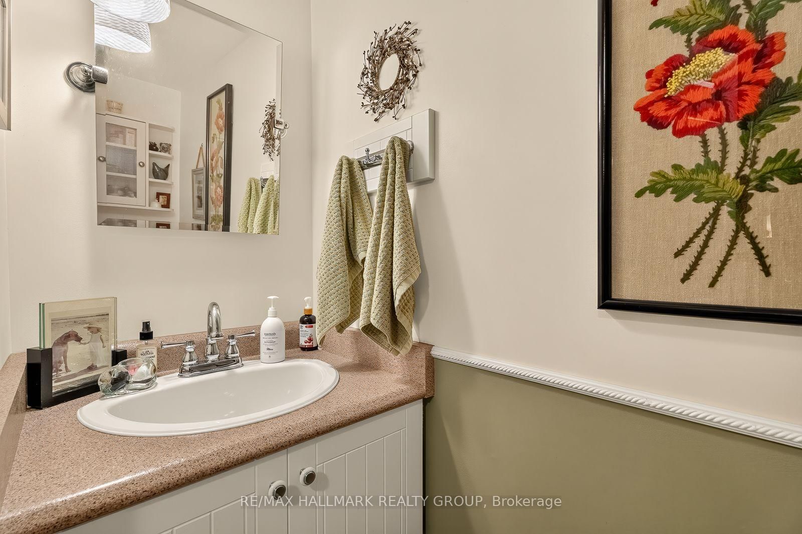 1898 RUSSELL Road • #2 • Ottawa, ON photo 15