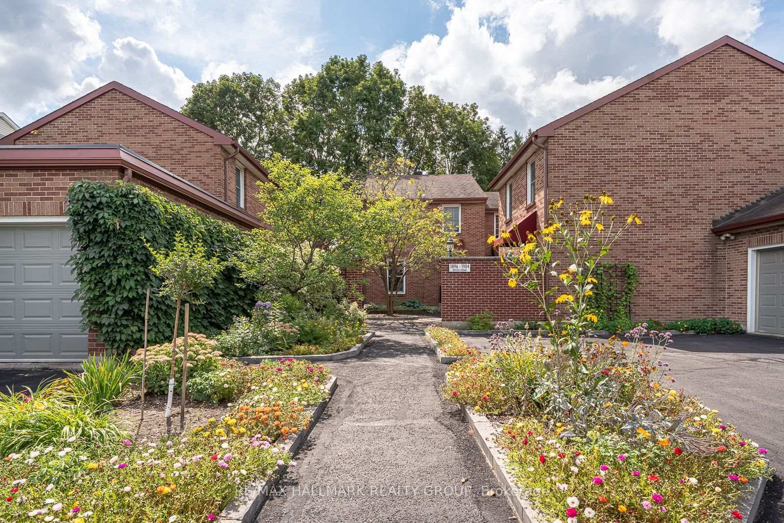 1898 RUSSELL Road • #2 • Ottawa, ON photo 2