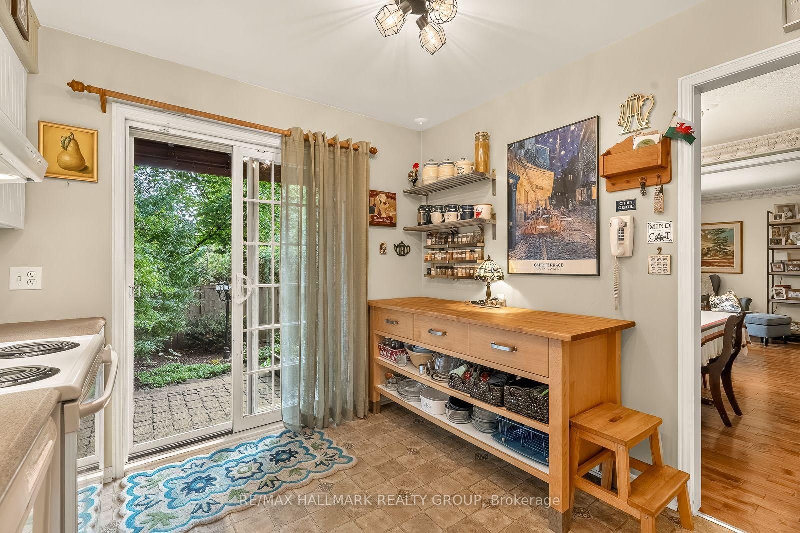 1898 RUSSELL Road • #2 • Ottawa, ON photo 27