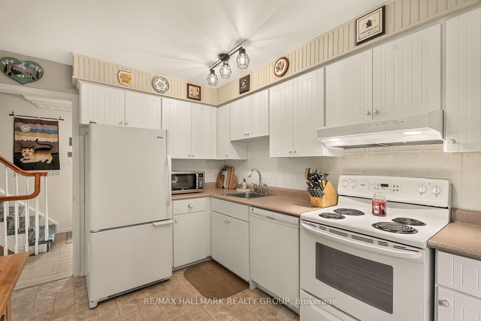 1898 RUSSELL Road • #2 • Ottawa, ON photo 29