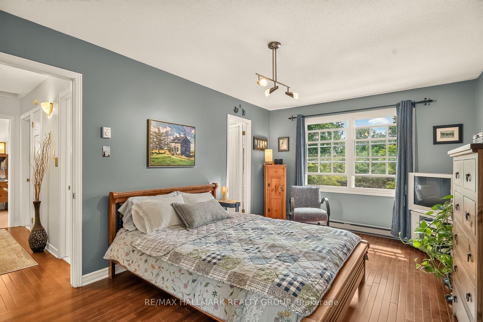 1898 RUSSELL Road • #2 • Ottawa, ON photo 35
