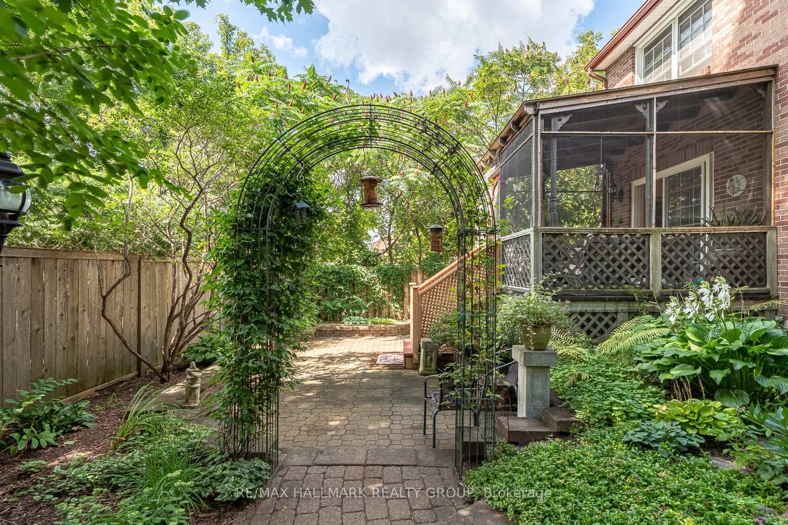 1898 RUSSELL Road • #2 • Ottawa, ON photo 7