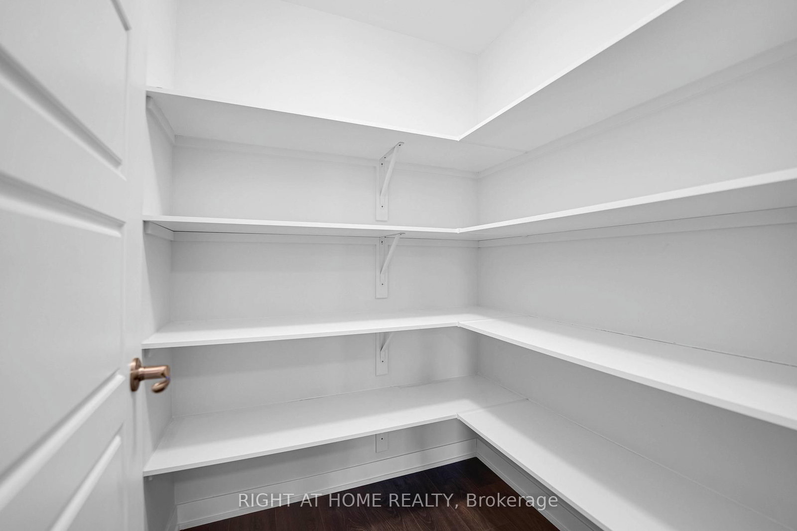 57 PLACETTE STITCH Mews • Richmond, ON photo 14