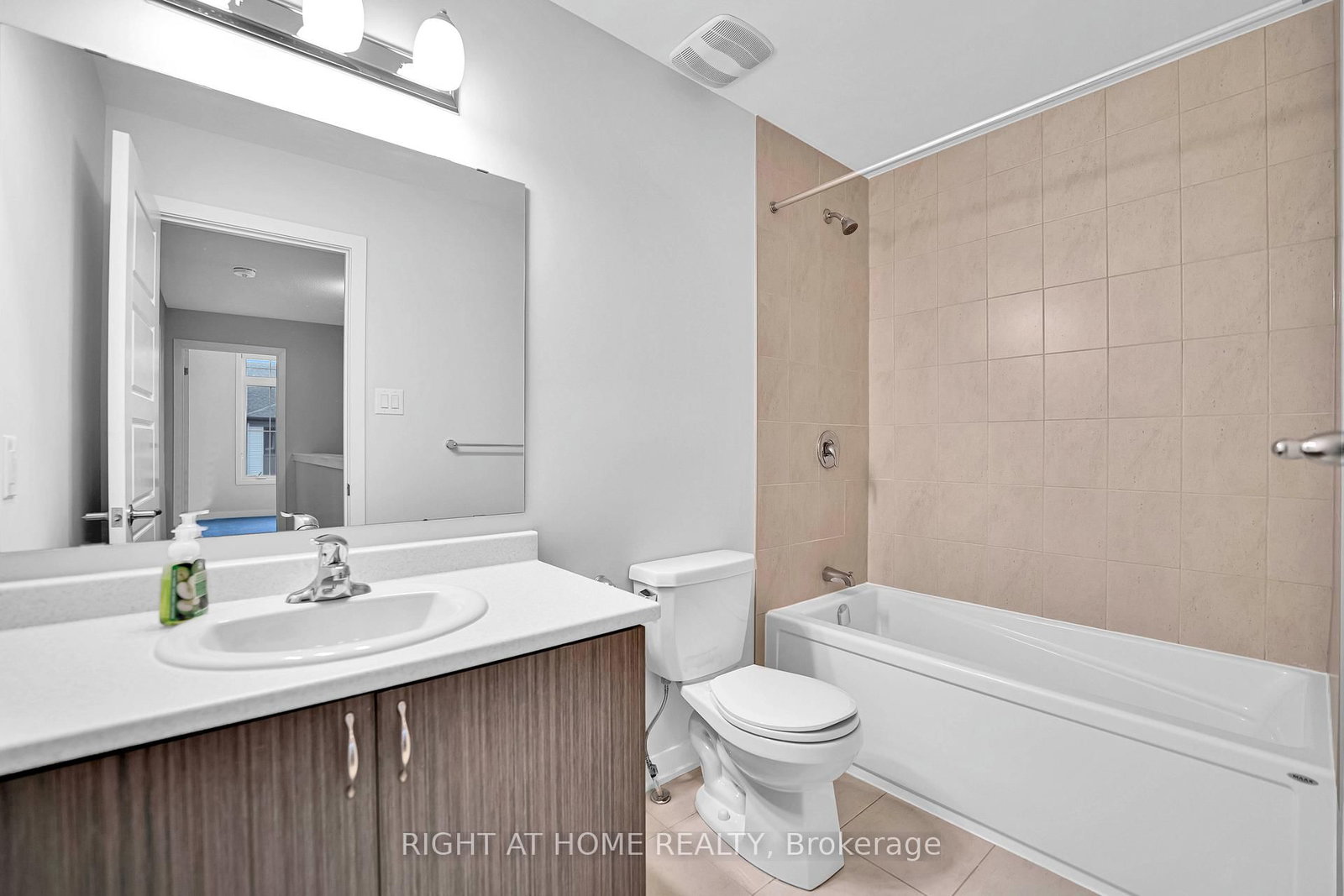 57 PLACETTE STITCH Mews • Richmond, ON photo 17
