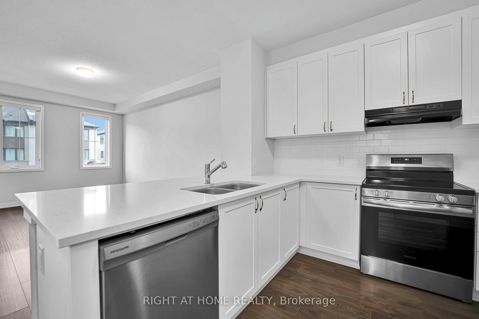57 PLACETTE STITCH Mews • Richmond, ON photo 23