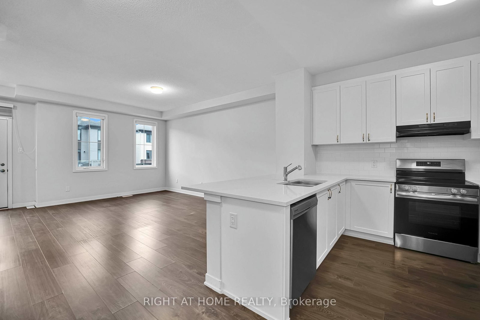 57 PLACETTE STITCH Mews • Richmond, ON photo 26