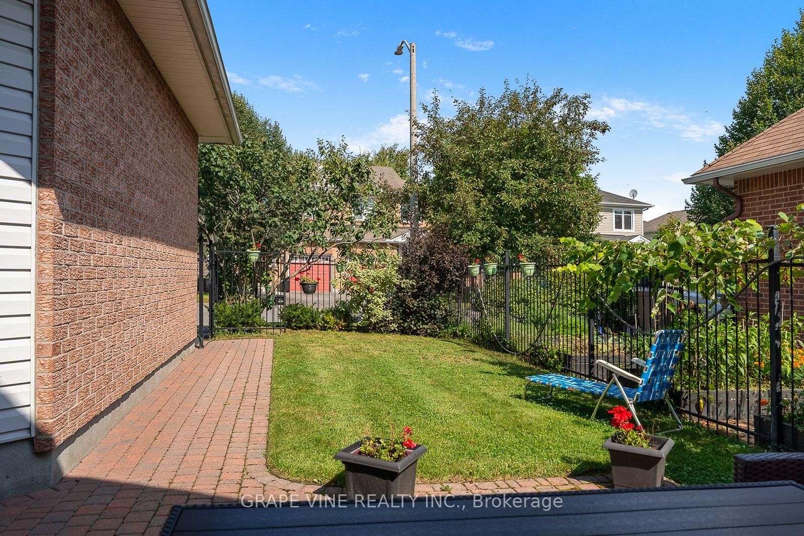 319 Parkin Circle • Ottawa, ON photo 4