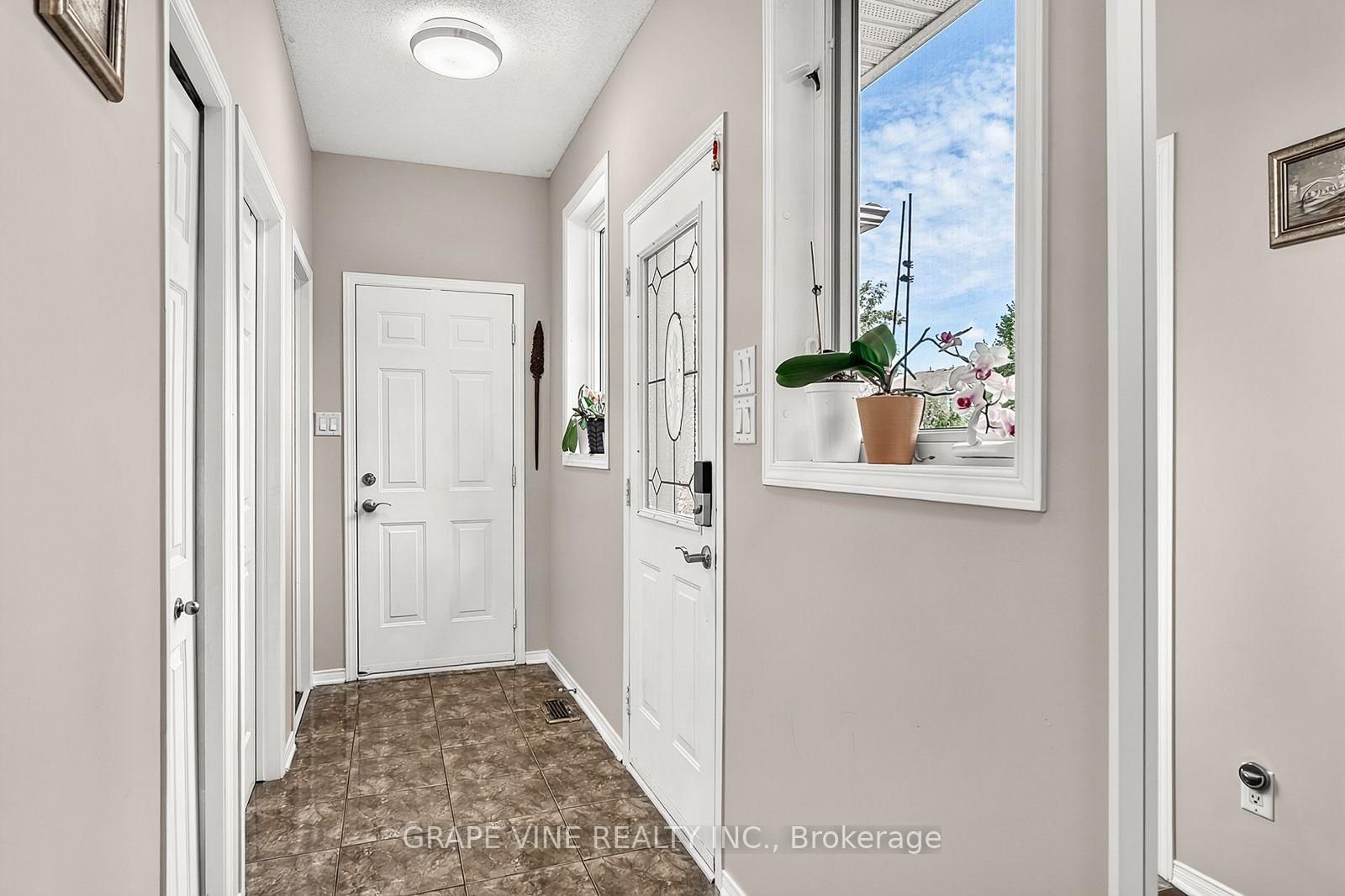 319 Parkin Circle • Ottawa, ON photo 8