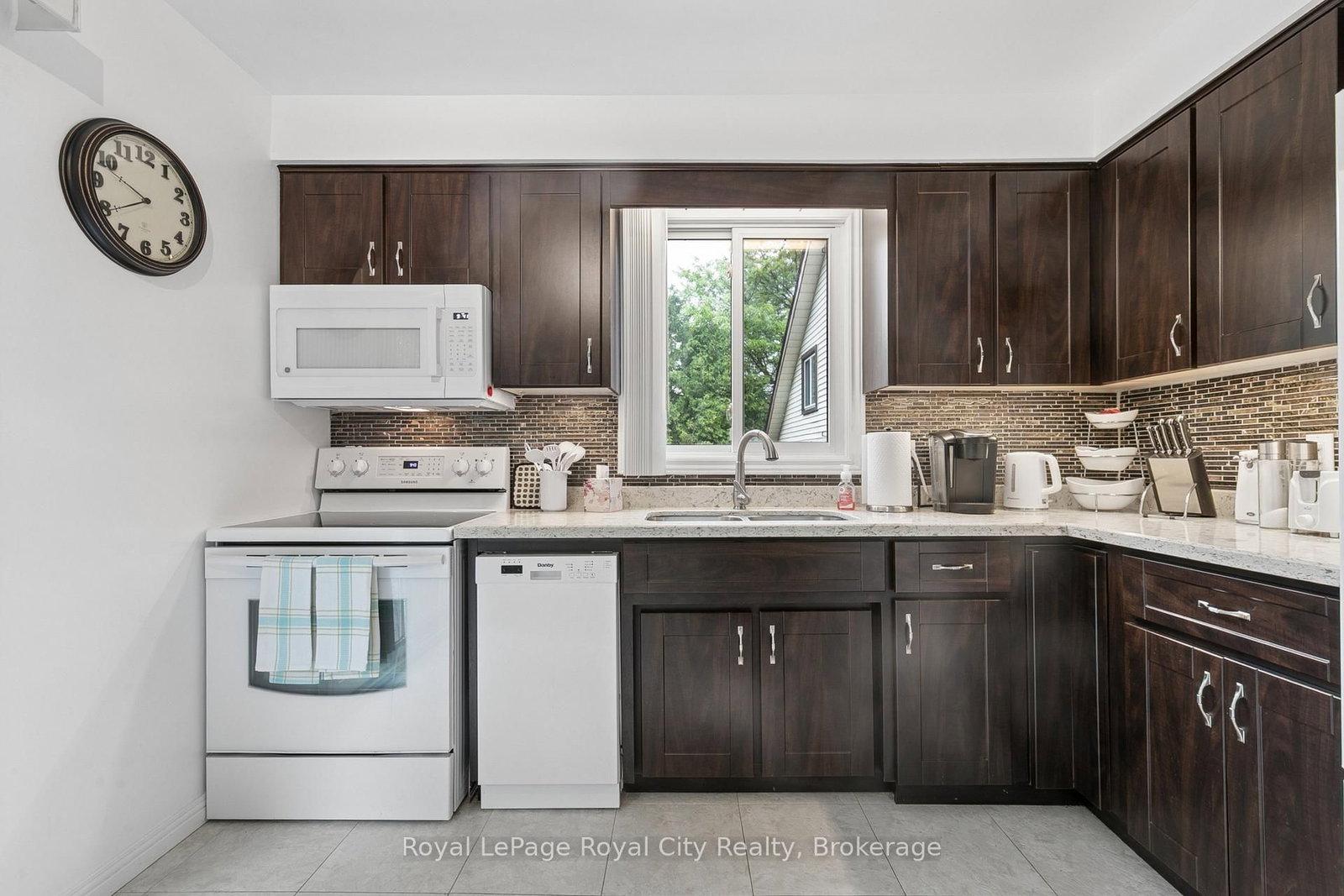 406 Ironwood Road • Guelph, ON photo 12