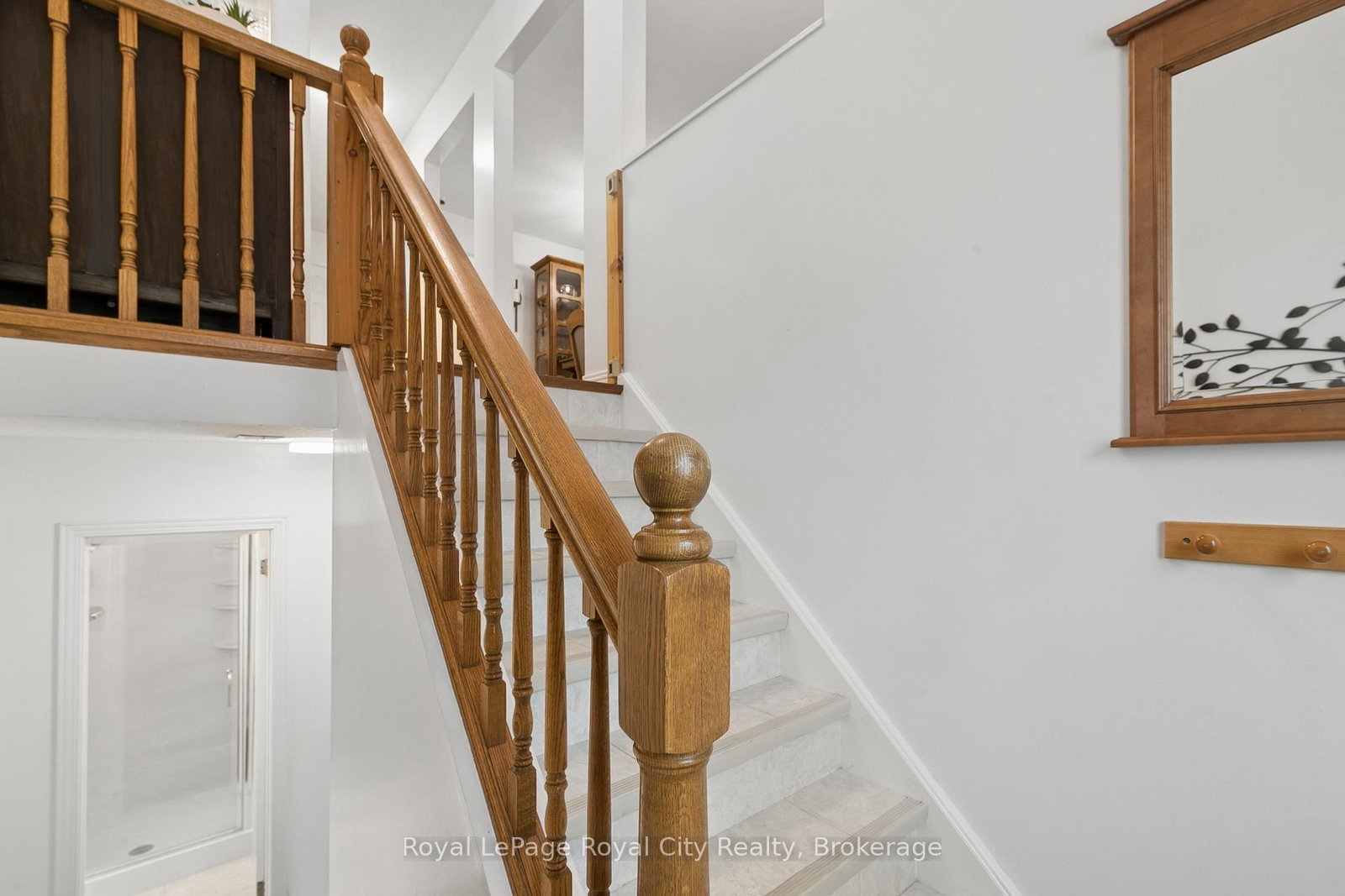 406 Ironwood Road • Guelph, ON photo 3