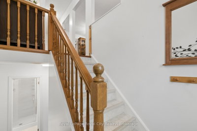 406 Ironwood Road • Guelph, ON photo 3