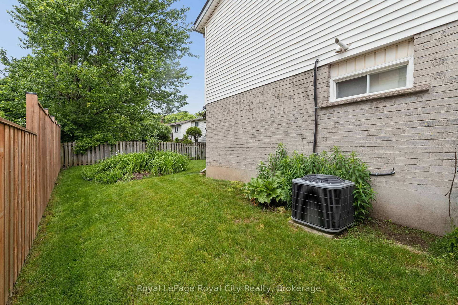 406 Ironwood Road • Guelph, ON photo 36
