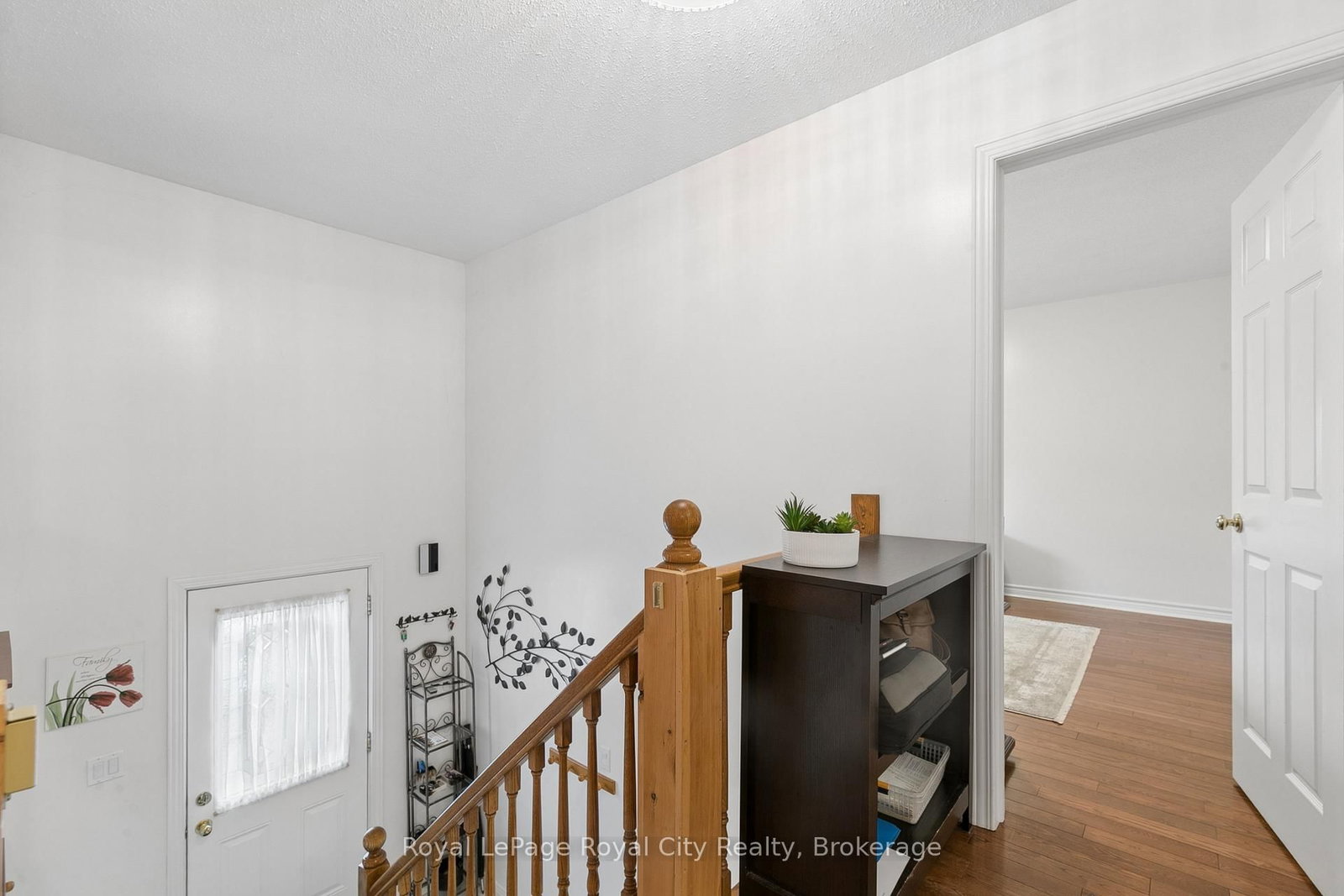 406 Ironwood Road • Guelph, ON photo 4