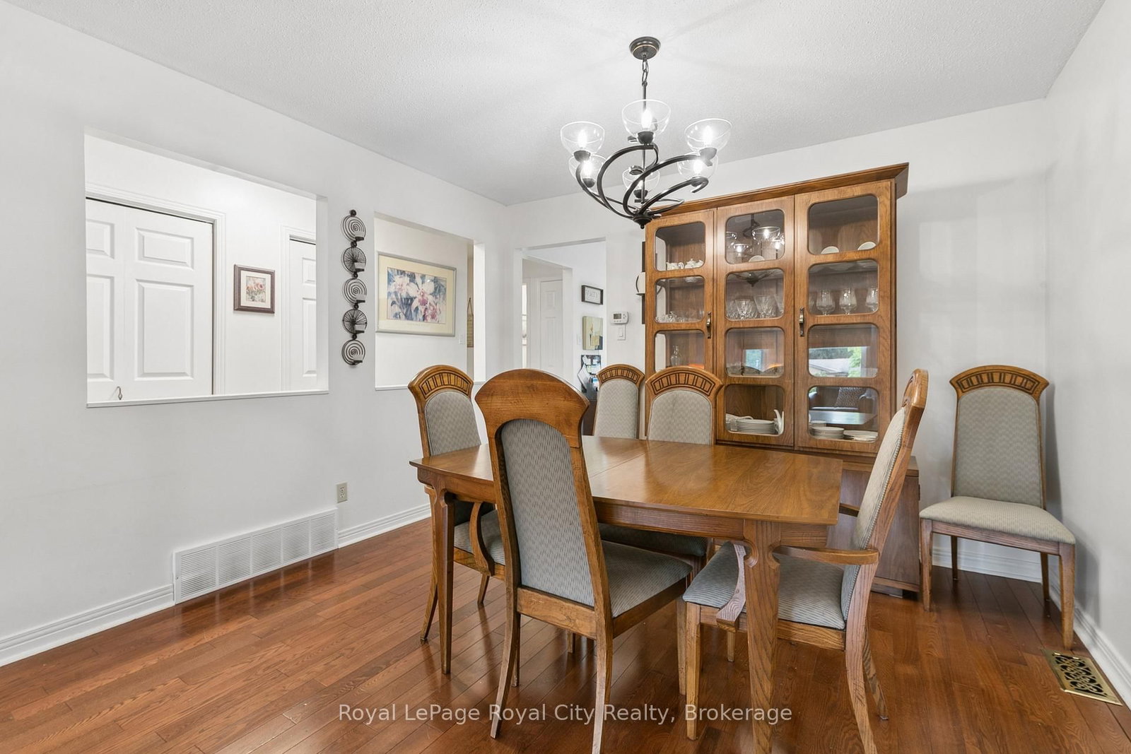 406 Ironwood Road • Guelph, ON photo 8