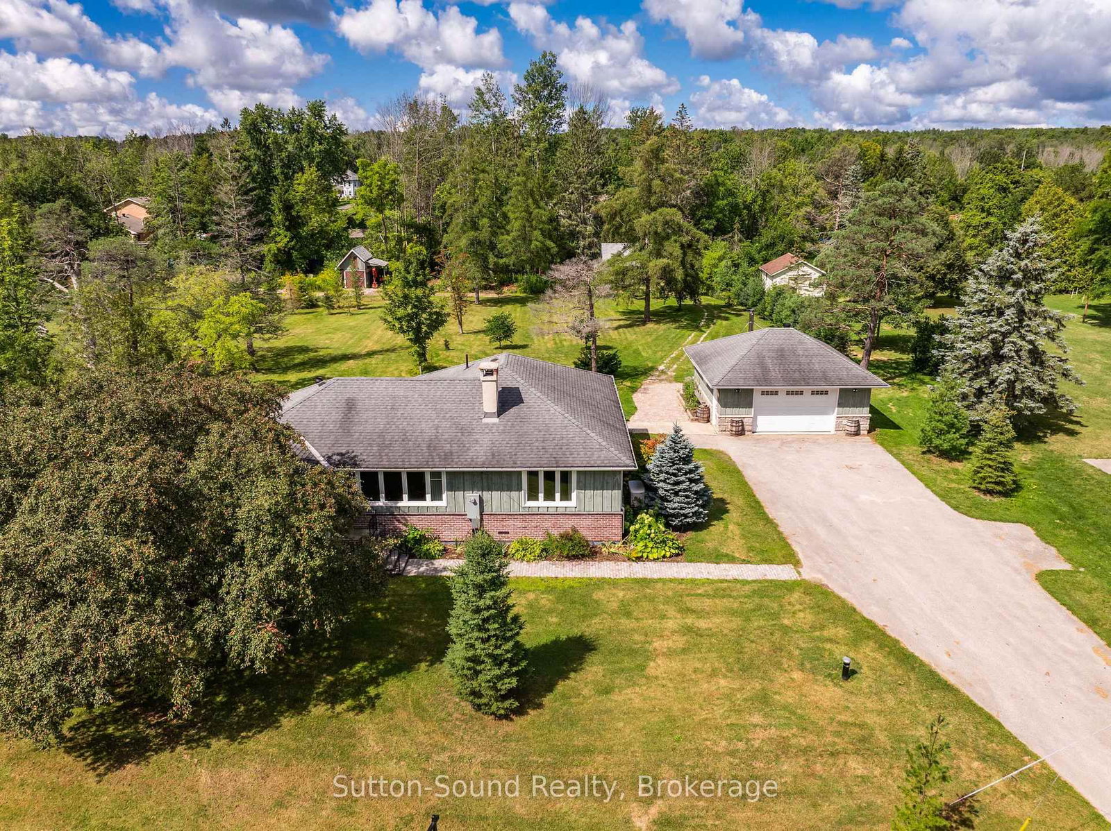 827 13th Street W • Georgian Bluffs, ON photo 1