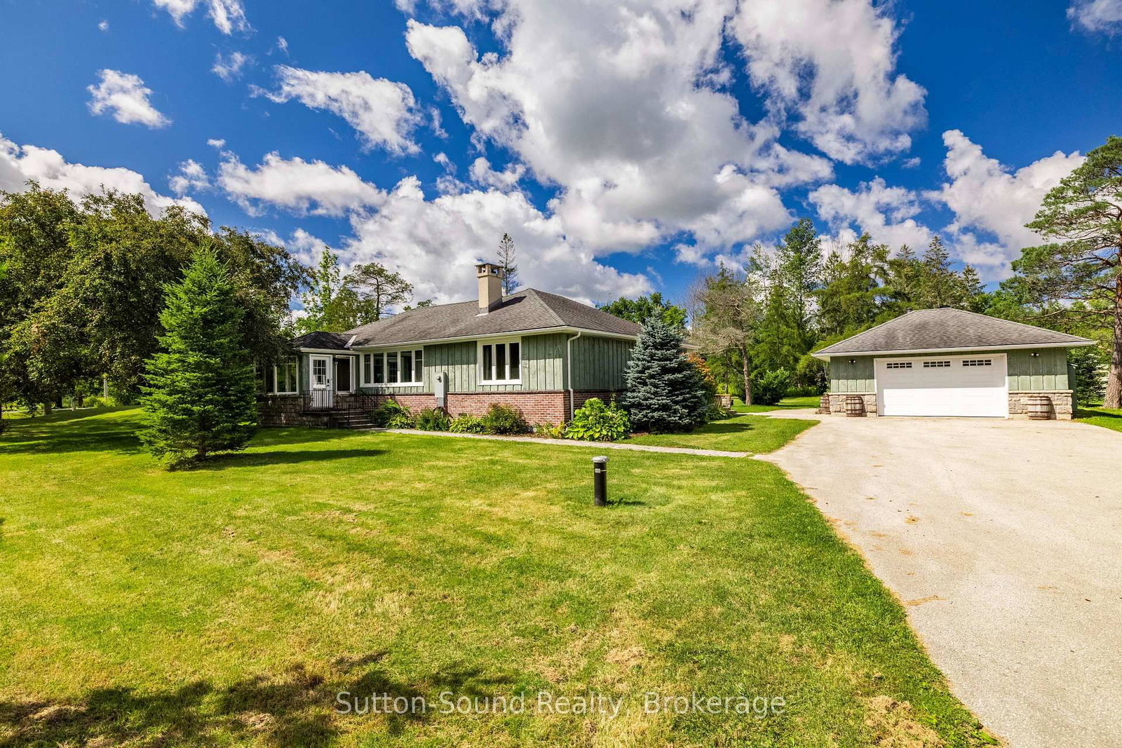 827 13th Street W • Georgian Bluffs, ON photo 2