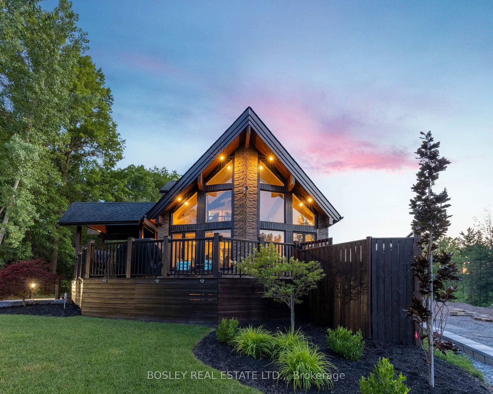 4949 Lyon's Parkway • Niagara Falls, ON photo 2