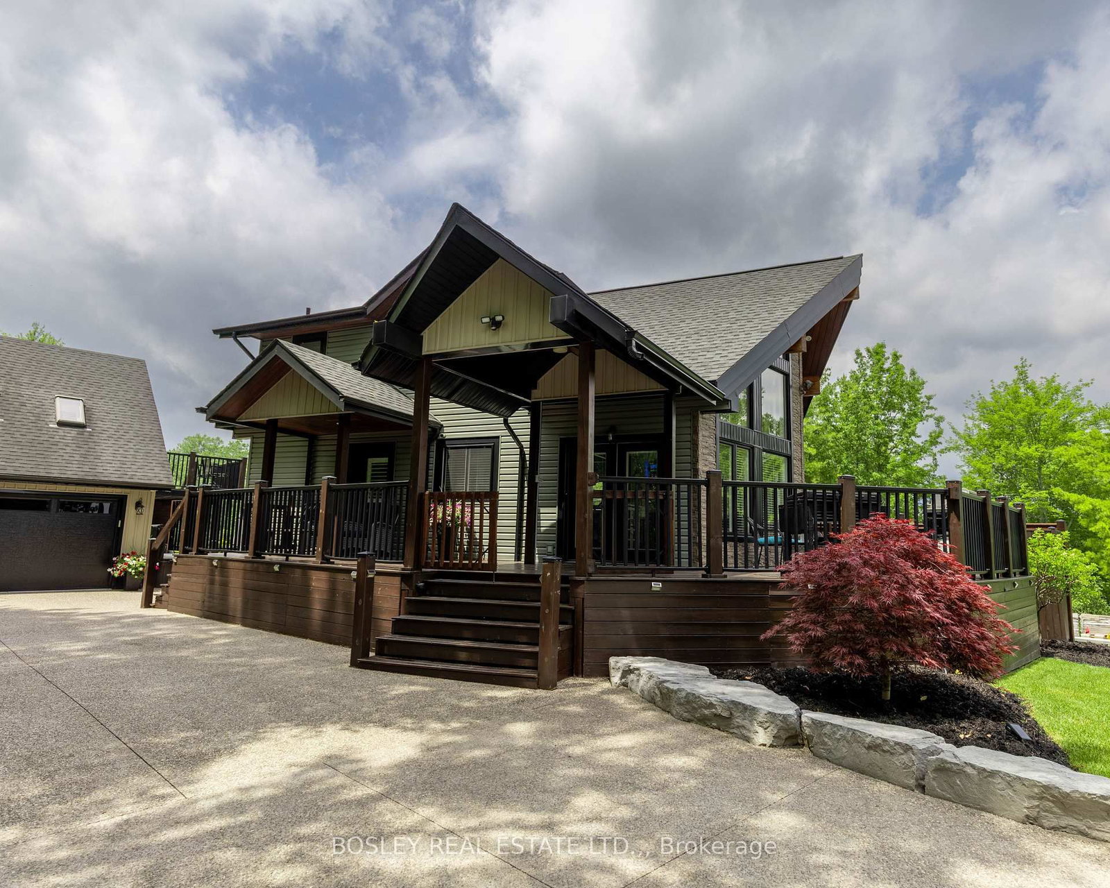 4949 Lyon's Parkway • Niagara Falls, ON photo 3