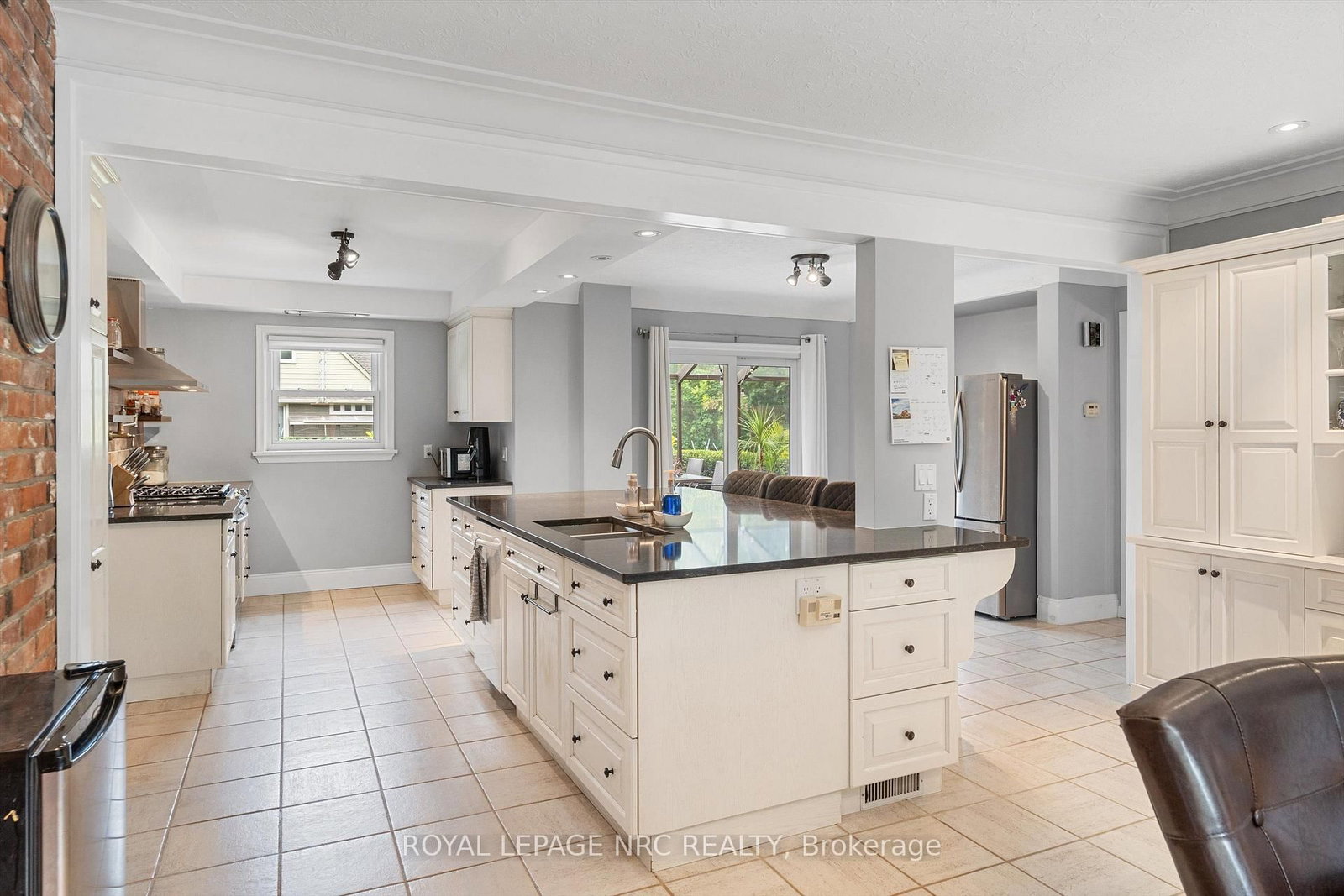 9 Pine Street • Niagara-on-the-Lake, ON photo 4