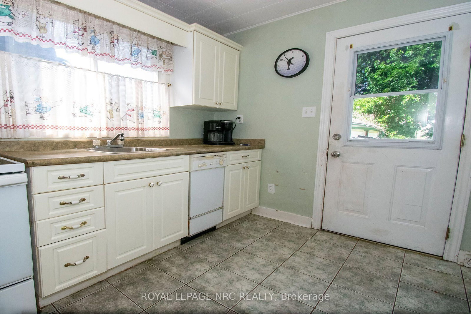 13 Mildred Avenue • St. Catharines, ON photo 14