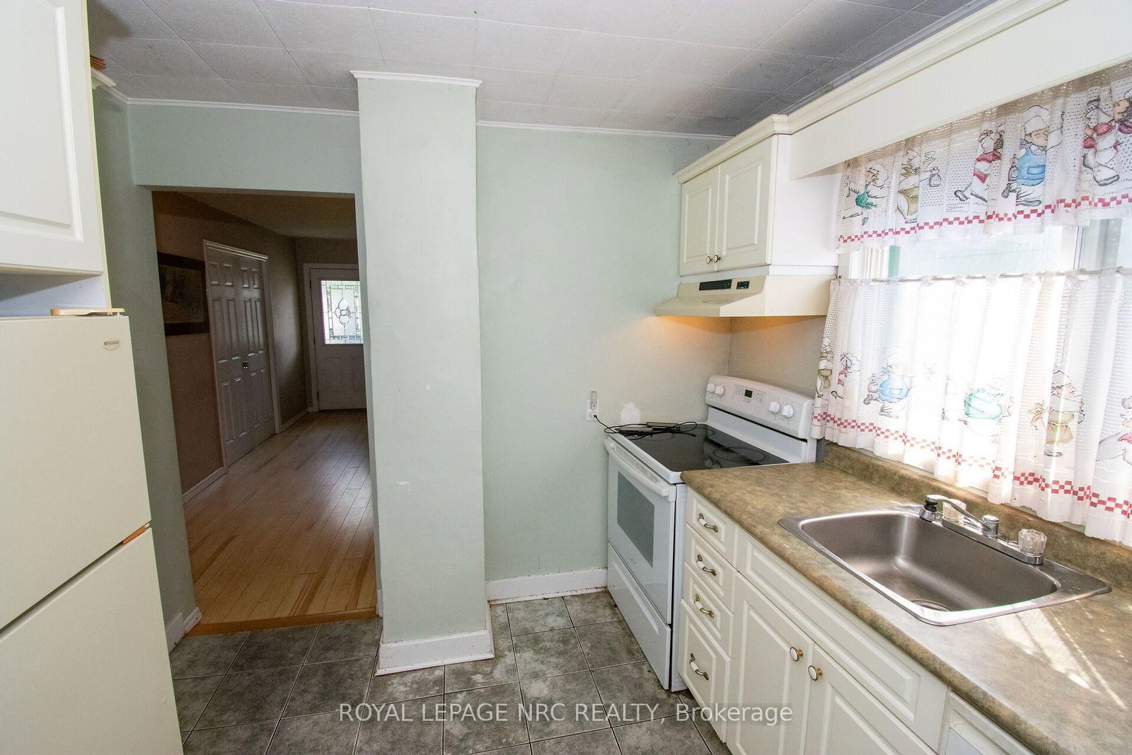 13 Mildred Avenue • St. Catharines, ON photo 16