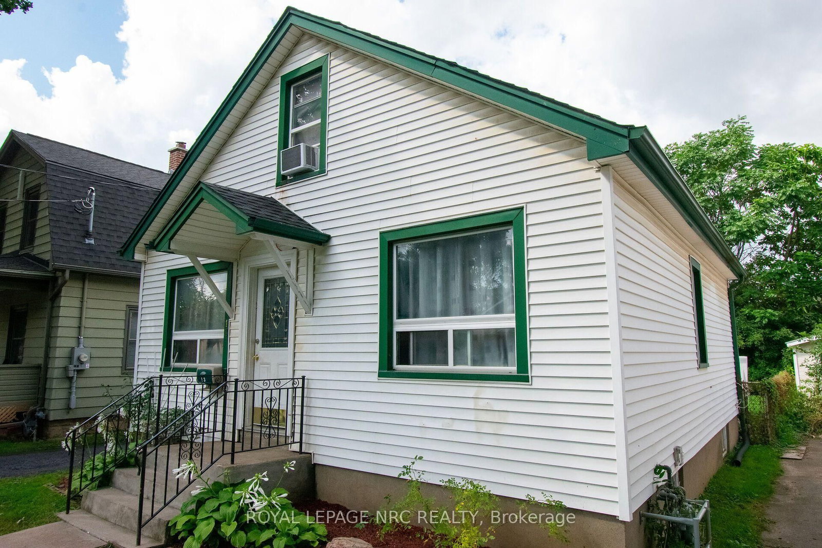 13 Mildred Avenue • St. Catharines, ON photo 3