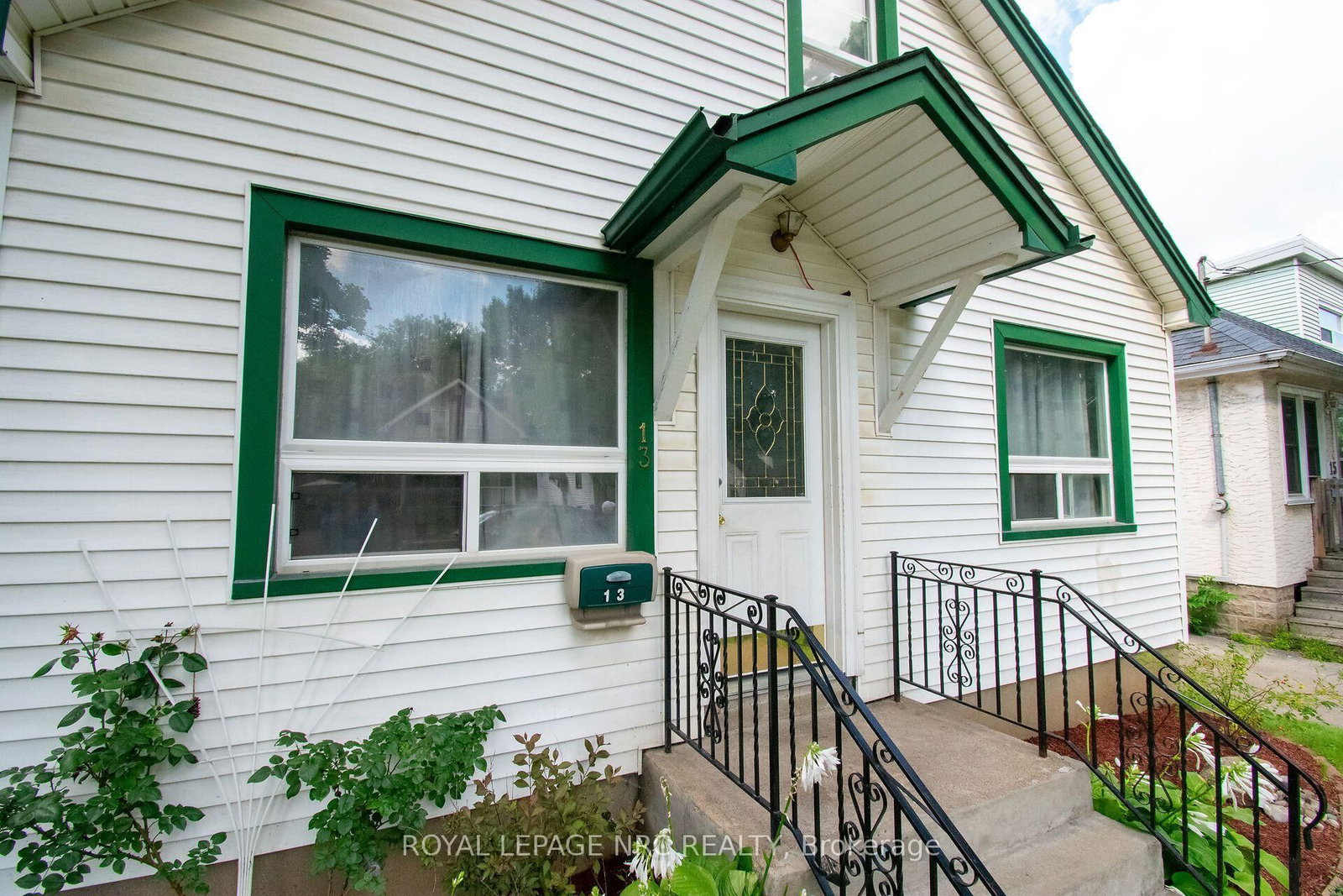 13 Mildred Avenue • St. Catharines, ON photo 4