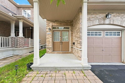 328 Laughlin Circle • Ottawa, ON photo 3