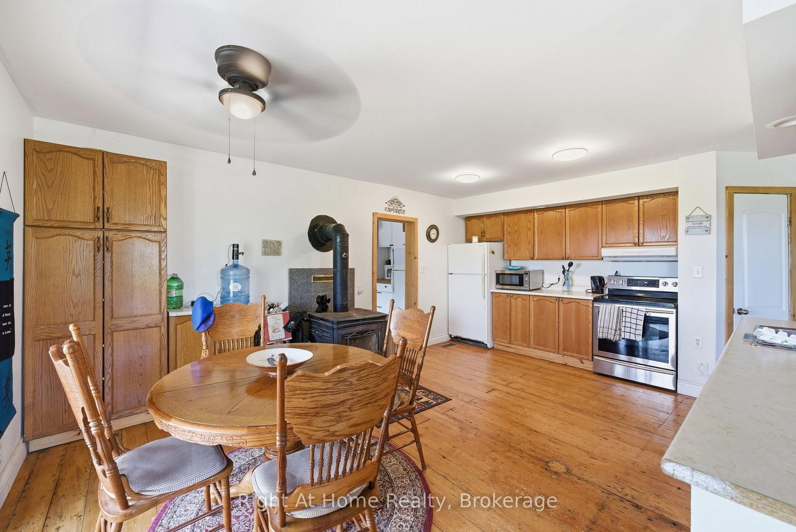 660 County Rd 19 Road • Prince Edward County, ON photo 12