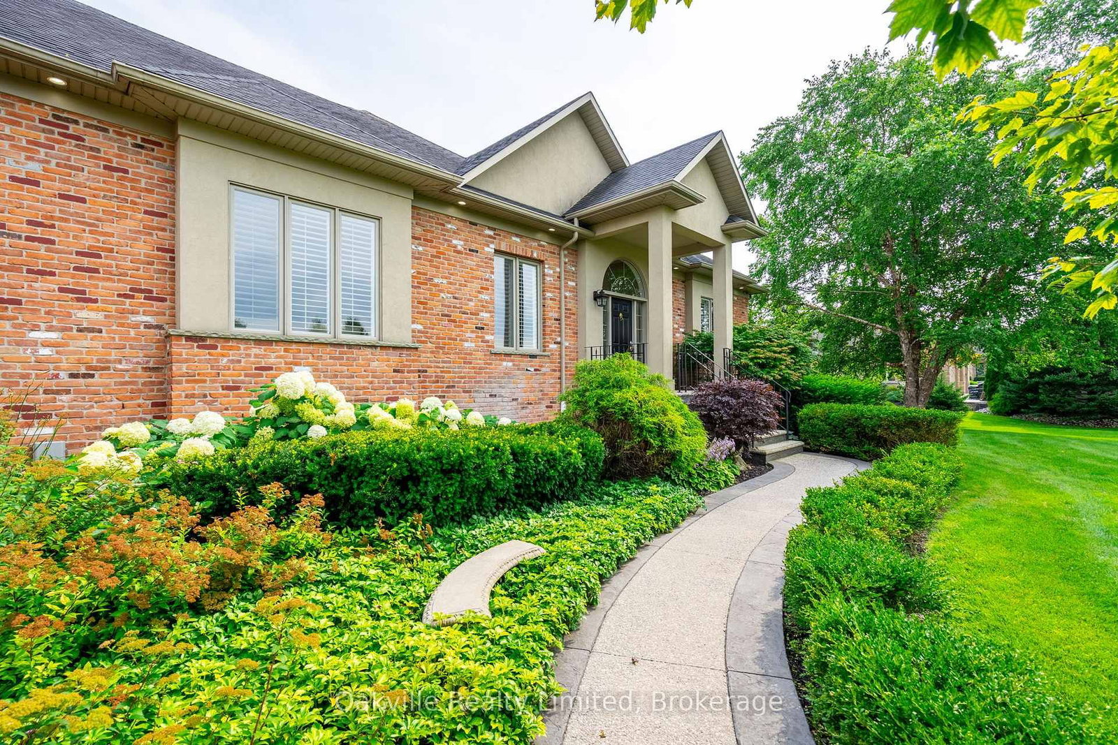 45 Gatepost Pl Gatepost Place • Hamilton, ON photo 2
