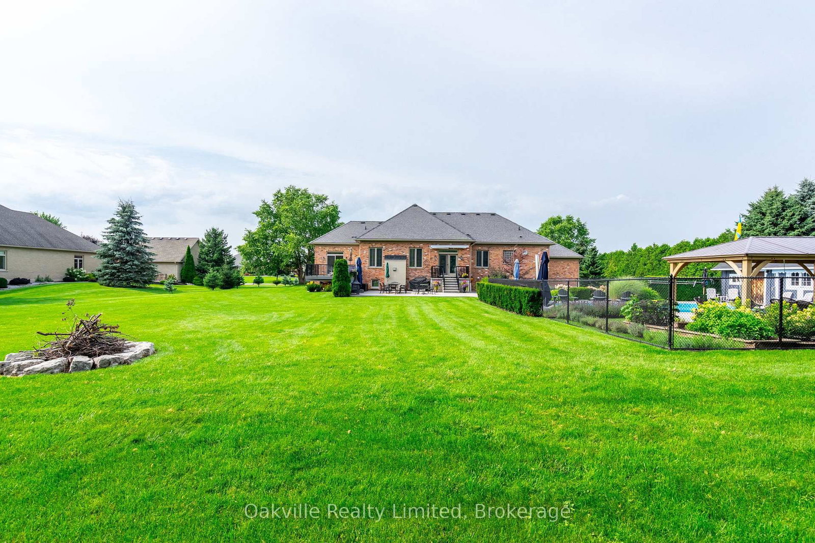 45 Gatepost Pl Gatepost Place • Hamilton, ON photo 45