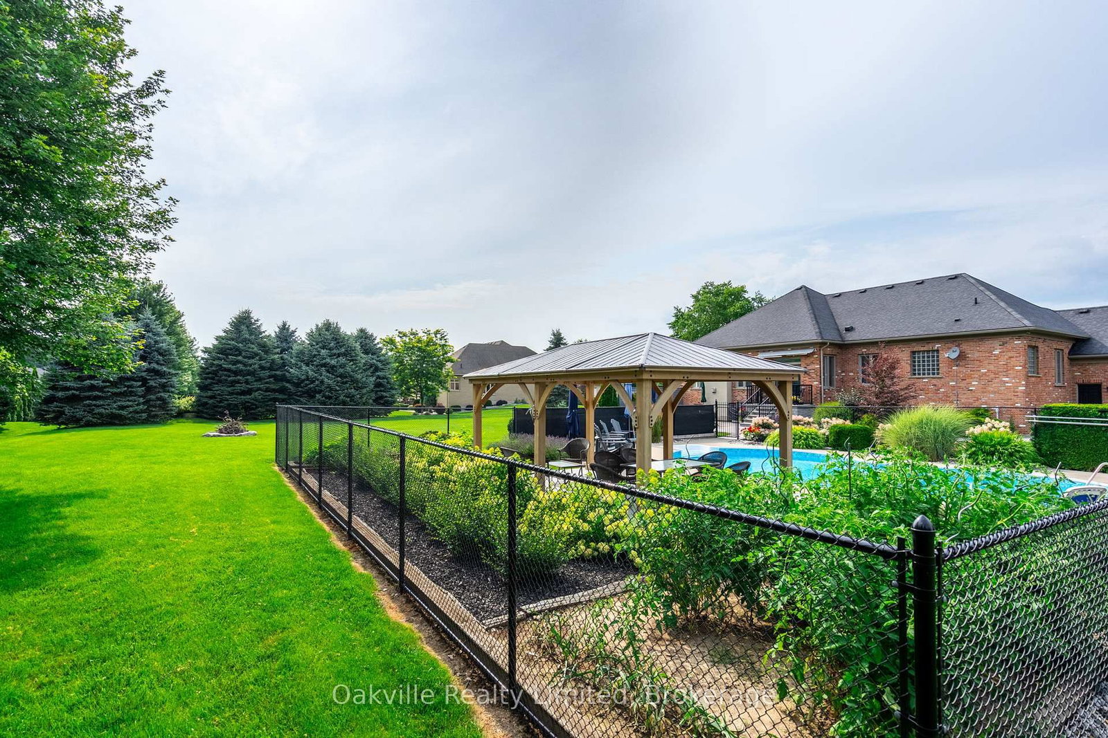 45 Gatepost Pl Gatepost Place • Hamilton, ON photo 46
