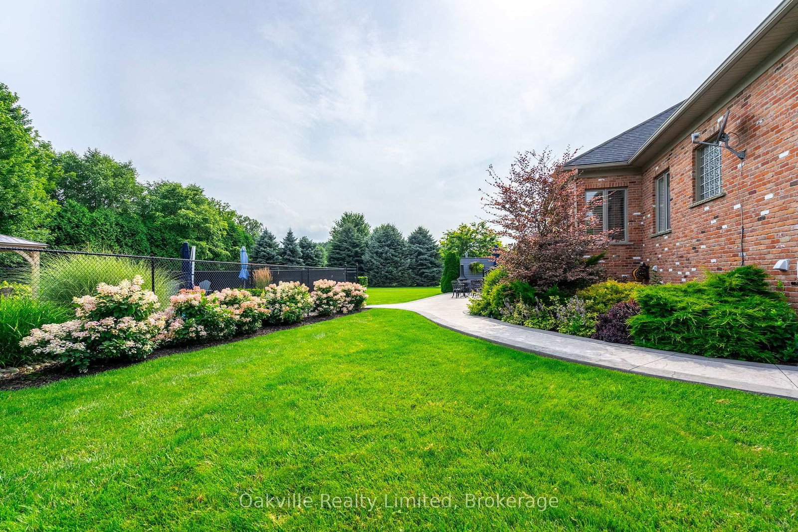 45 Gatepost Pl Gatepost Place • Hamilton, ON photo 47